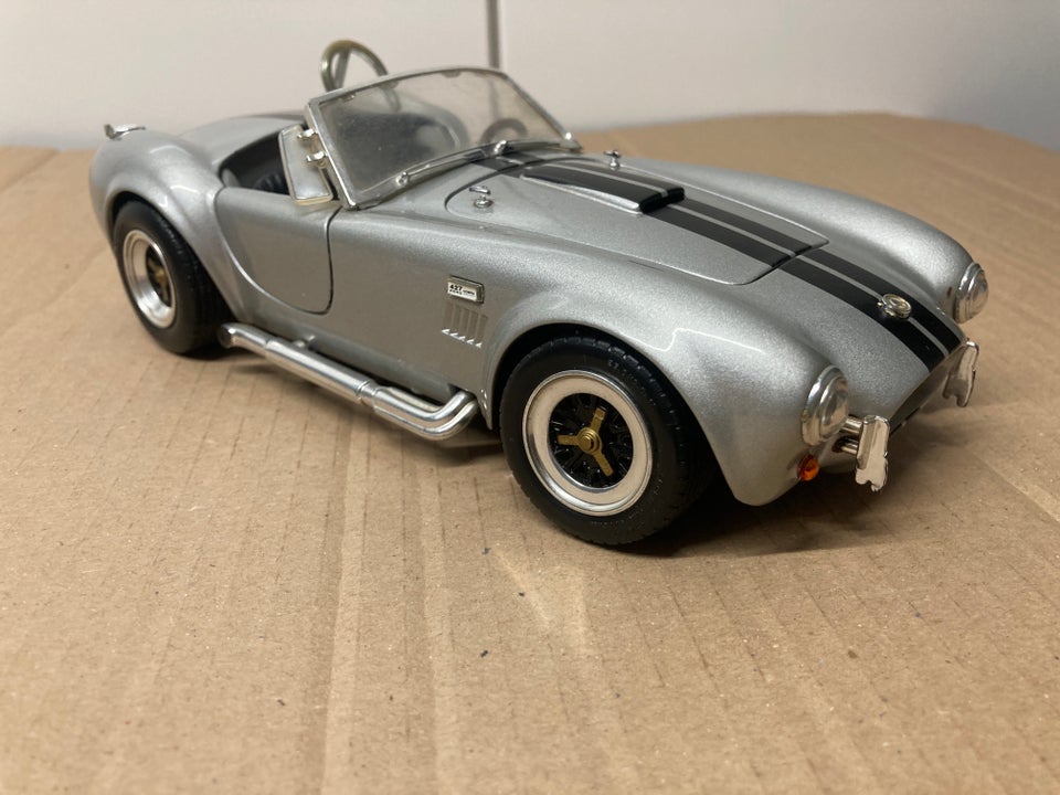 Modelbil, Shelby Cobra 427S/C 1/18, skala 1:18