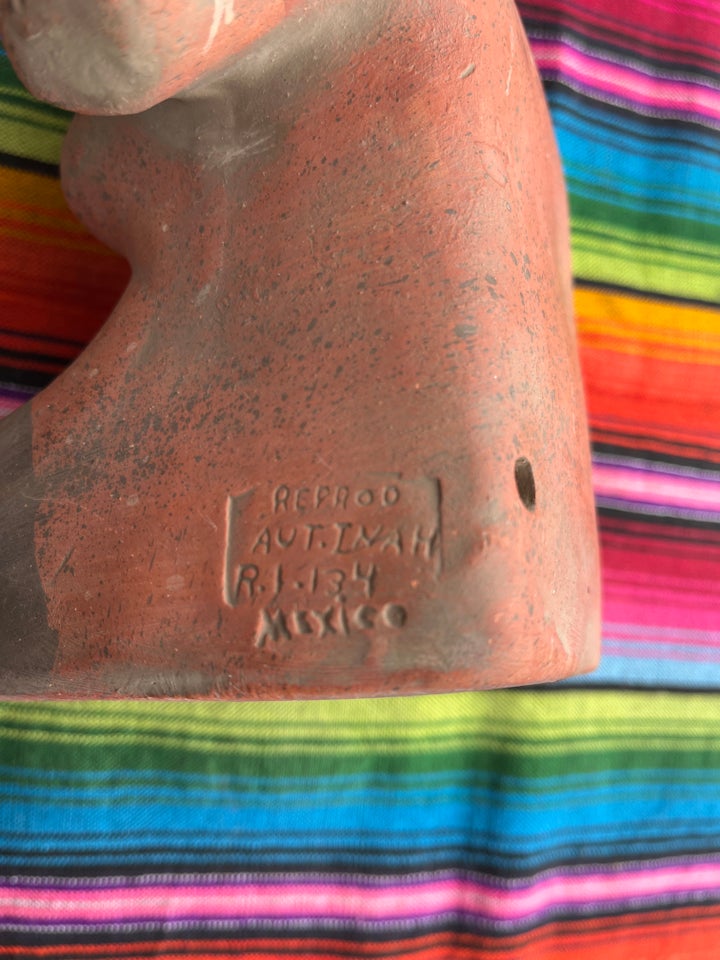 Mexicansk skulptur, INAH, motiv: Mujer arrodillada