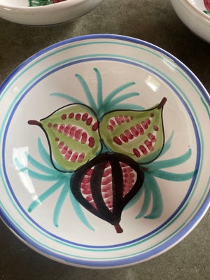 Keramik, Skål, Flot rummelig italiensk keramik-skål med fine detaljer. Håndmalede figner. Fine farve