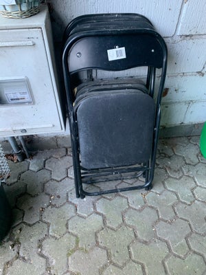Klapstole, På grund af oprydning sælges 4 stk sorte klapstole som bare står og samler støv( der er e