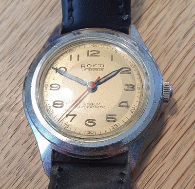 Herreur, andet mærke, Roeti vintage fra 1940'erne.
34 mm ex krone.
Charmerende ur i god stand.
Swiss