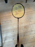 Badmintonketsjer, Yonex astrox100