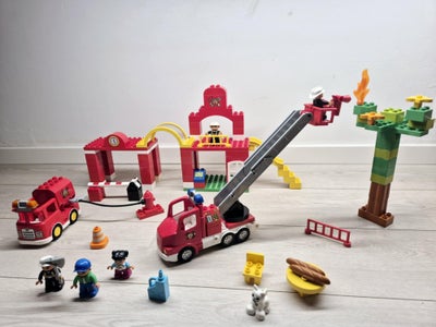 Lego Duplo, Brandstation, Se også mine andre annoncer med duplo sæt 

Brandstation med dyr, menneske