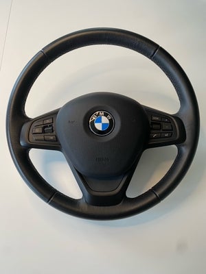 Interiør, BMW X1 rat med airbag, BMW X1, årg. 2020, BMW X1 rat (F48) med "Dual Stage" airbag.
Rattet