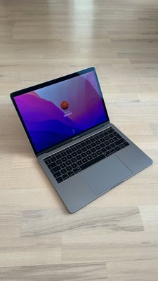MacBook Pro, 2018, 2 GHz, 8 GB ram, 250 GB harddisk, God, Macbook Pro computer fra 2018 med lader.

