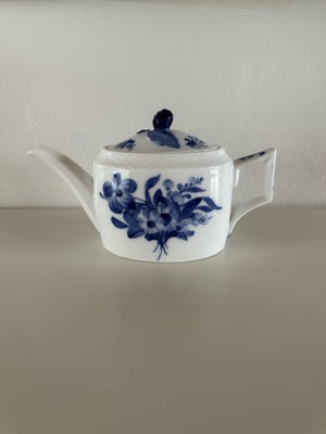 Porcelæn, Sjælden lille oval blå blomst flettet tekande, Royal Copenhagen, Sjælden lille oval tekand