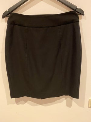 Klassisk nederdel, str. 38, InWear,  Sort,  Polyester,  Næsten som ny, Klassisk sort nederdel med gl