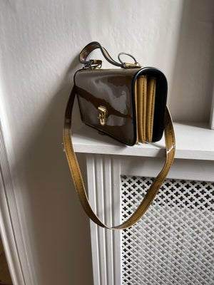 Skuldertaske, Vintage, lak, Mega sej vintage lak taske. Modellen minder om Marnis populære Trunk bag
