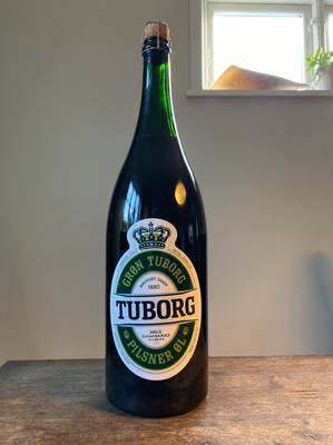 Øl, 3L Grøn Tuborg, Kæmpe Grøn Tuborg på 3 liter. Øllen kan formentlig ikke drikkes, men er sjov som