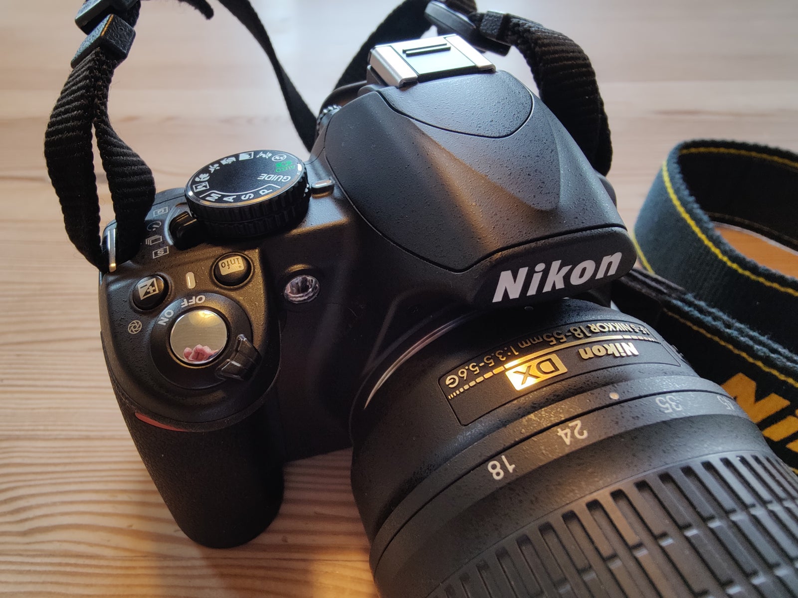 Nikon 3100D, 12 megapixels, God