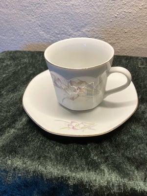 Porcelæn, Kaffestel, China, Komplet stel til 17 pers. + 1 ekstra kop og underkop.
Stellet er Kinesis