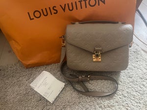 Authentic Louis Vuitton M61276 Félicie Pochette for Sale in Tulare