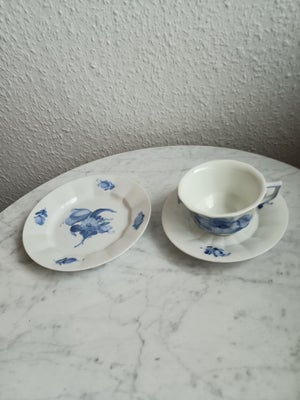 Porcelæn, Kagesæt, Royal Copenhagen, Blå Blomst, Sæt med kop og kage tallerken. Anden sortering.

Pr