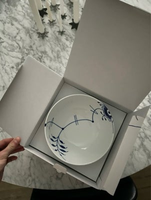 Porcelæn, Salatskål serveringsskål, Royal Copenhagen, Musselmalet, Blå mega Riflet skål 21 cm. Ny og