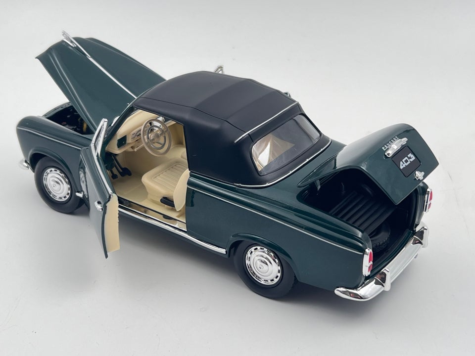 Modelbil, 1957 Peugeot 403, skala 1:18