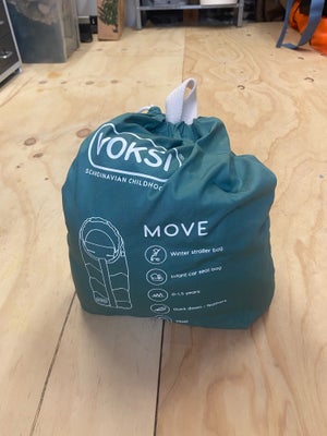 Kørepose, Voksi Move, Voksi, Voksi Move sleeping bag used for 1 baby. Small tear on the outter mater