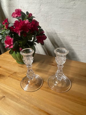 Glas, Lysestager, Pris for begge 2. 17 cm høje. Har også andre annoncer med glas/krystal 