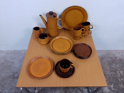 Keramik, stel, Ceramano W. Germany, retro og smukt.
Sættet består af 4 kopper, underkopper og desser
