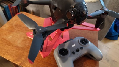 Drone, DJI FPV, Lækker kamera drone som kan flyves som FPV

Alt medfølger - undtaget FPV brillerne

