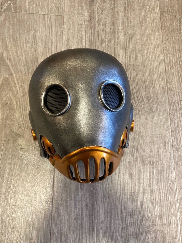 Uniform, Hellboy maske