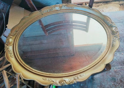 Vægspejl, Fint gammelt spejl, sælges grundet flytning.

Trænger til en våd klud, men selve spejlet e