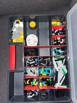 Lego Mindstorm, En masse special klodser, Hej 
Sælger en masse forskellige klodser, tror det mindsto
