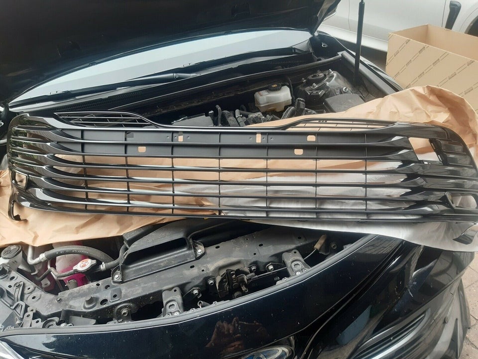 Kofanger, Front grill, Toyota Camry