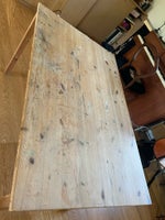 Skrivebord, Med lækker patina, perfekt til krea-rummet