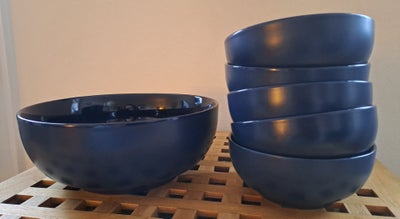 Porcelæn, 6 stk. skåle, Sælger samlet 6 stk. skåle i mørkeblå.
Stor skål højde 9 cm, diameter 23 cm.
