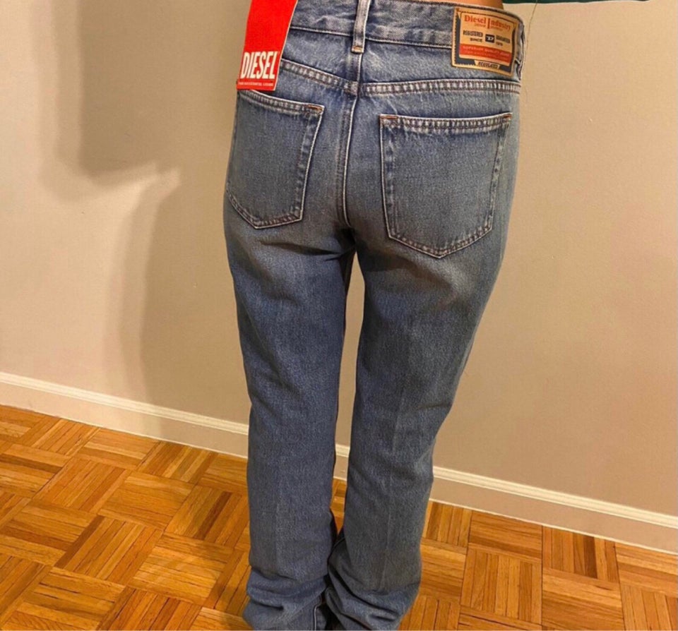 Jeans, Diesel, str. 25