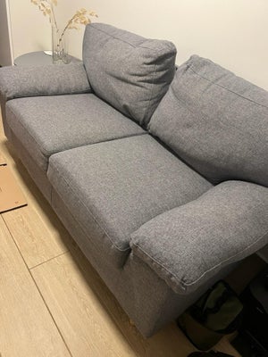 Sofagruppe, stof, 2 pers., En grå 2 persons sofa