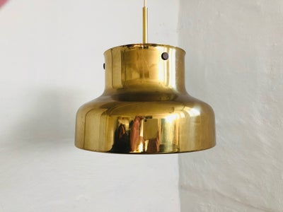 Ampel, Bumling pendel i messing designet af Anders Pehrson i 1968 og fremstillet af Ateljé Lyktan. S