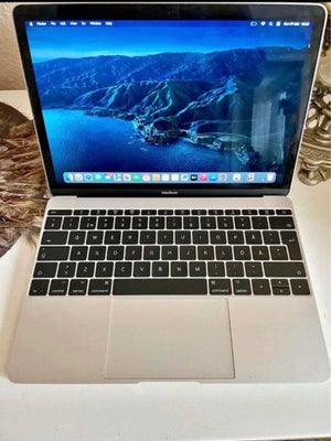 MacBook, 2017, M3 GHz, 256 GB ram, 12 GB harddisk, God, Hej jeg sælger denne her MacBook Retina 12
2