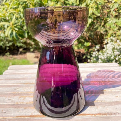 Vase, Gammelt hyacintglas, Fint gammelt hyacintglas i violet/lilla med riflet optik. Højde 13 cm, di