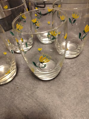 Glas, Øl glas, Gamle øl glas med erantis blomst på
5 stk 
10,5 cm høj - 6 cm diameter 

Ingen skår 
