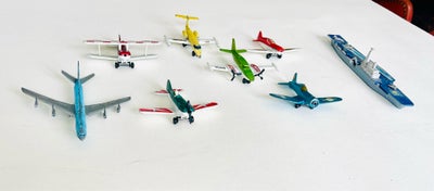 Andre samleobjekter, Retro fly, Syv små fly af metal.Og en transportabel landingsbane. 
Spørg gerne 
