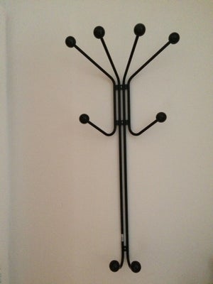 Knagerække, Maze, Flot knagerække / stumtjener fra Maze. Sort metal. Ca. 90 cm. 

Kan afhentes på Åb