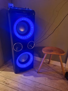 Amadeus giga party store speaker