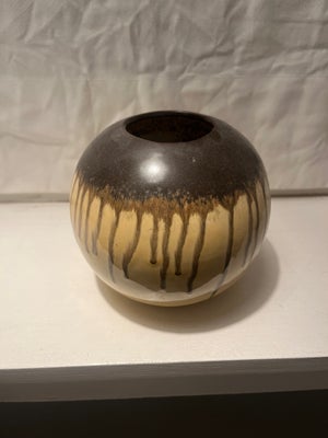 Vase, Vase, Broste, Kuglevase i beige/brun glasur fra Broste Copenhagen