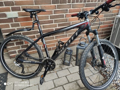 Scott, hardtail, 30 gear, Scott alu mtb med 3*10 gear. Den er i super stand. 
Størrelse er ca medium