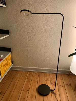 Gulvlampe, Ikea x Hay, Ikea x Hay Ypperlig lampe. Sælges ikke længere. 

Lampens “hoved” er justerba