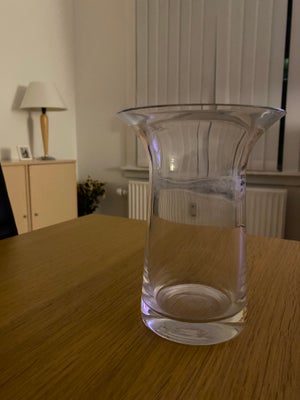 Holmegårds glas vase  , Holmegård, Pæn Holmegårds glas vase på 16 cm høj og 12cm Ø. 