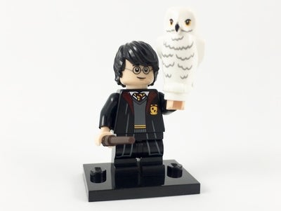 Lego Minifigures, Harry Potter serie 1 - komplette med ALT udstyr:

1: Harry Potter in School Robes 