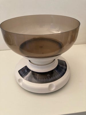 Køkkenvægt, Fin retro analog køkkenvægt i hvid plast m. røgfarvet skål. Den kan veje op til 3 kg. Ka