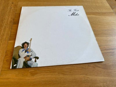 LP, MIKE, The First Mike, Rock, Dansk prog rock anno 1977

Cover og plade vg+ til ex

Forsendelse ti