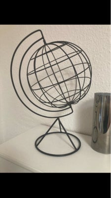 Globus i jern, Fin stand

35 cm høj 