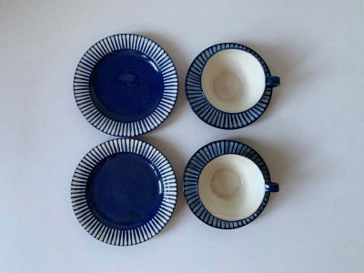 Keramik, Trio-sæt, LC-JF, 350kr pr sæt
Triosæt med kop, underkop og tallerken fra LC-JF
Blåt med hvi
