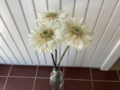 Kunstige blomster, 3 stk, længde 54-55 cm. Samlet pris. Kan hentes Vejby Strand eller København K.