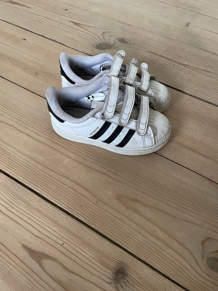 Sneakers, 27, Adidas superstar – dba.dk – Køb og Salg af Nyt og Brugt