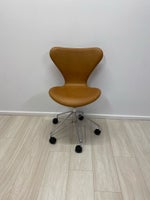 Arne Jacobsen, stol, 3117 syver kontor